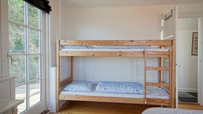 5 Schlafzimmer, Schreibtisch, Bügeleisen/Bügelbrett, kostenloses WLAN
