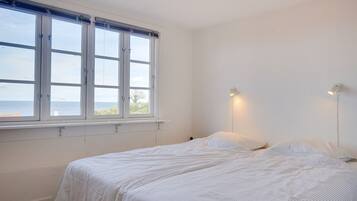 5 slaapkamers, een bureau, een strijkplank/strijkijzer, gratis wifi