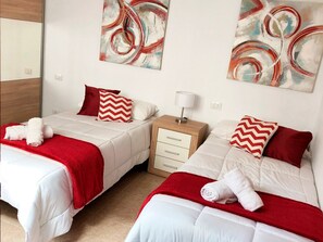 3 quartos, ferros/tábuas de passar roupa, Wi-Fi, roupa de cama