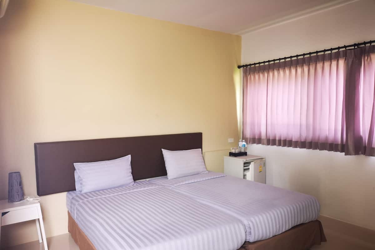 Superior Twin Room, Multiple Beds, Non Smoking | Blackout drapes, WiFi (free), bed sheets
