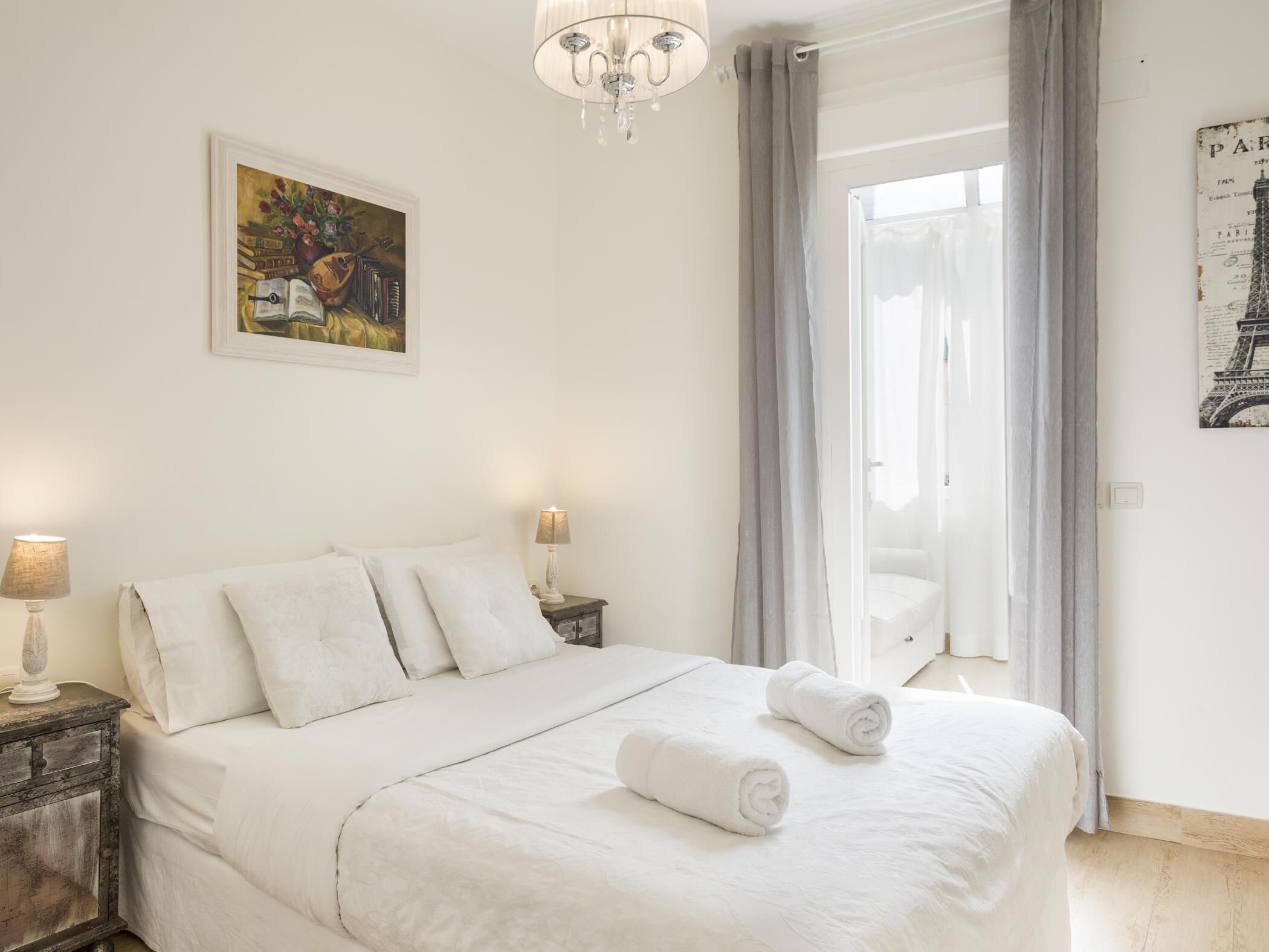 5 chambres, chambres insonorisées, fer et planche à repasser