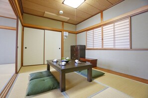 Dining - 3bedroom Traditional Japanese townhouse in Gion-Max 10P (Kyoto)