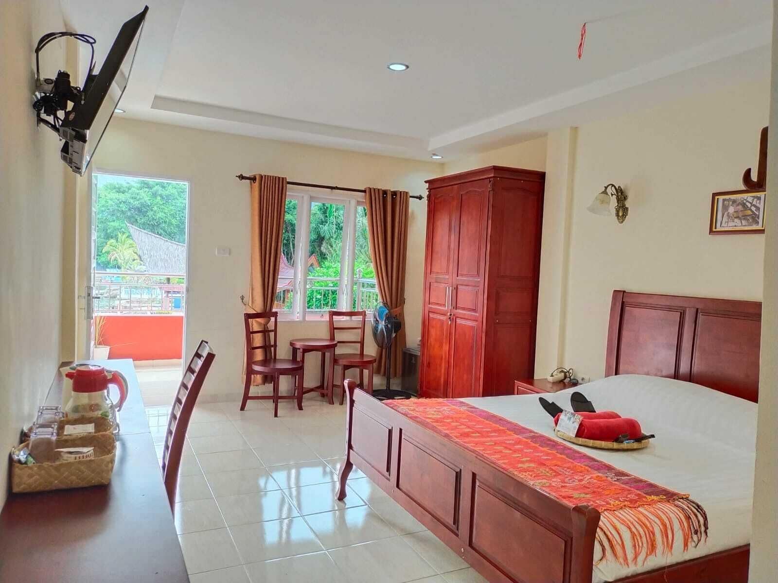 Superior Room, 1 King Bed, Non Smoking | Desk, rollaway beds, free WiFi, bed sheets