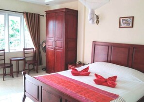 Superior Room, 1 King Bed, Non Smoking | Desk, rollaway beds, free WiFi, bed sheets - Zoe's Paradise Waterfront Hotel (Samosir)