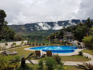 2 outdoor pools