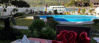 Zoe's Paradise Waterfront Hotel