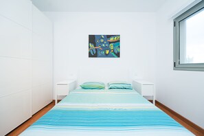 2 habitaciones, tabla de planchar con plancha y cuna de viaje 
