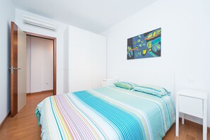 2 bedrooms, iron/ironing board, travel crib, free WiFi - Nice frontline apartment in Playa de Arinaga (Arinaga)