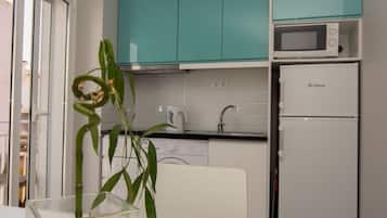 Micro-ondas, cooktop, cafeteira/chaleira