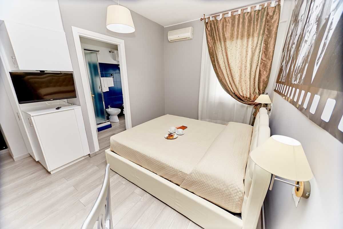 Bàn, nôi (giường cho trẻ sơ sinh) miễn phí 