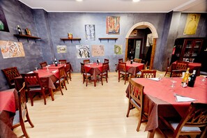 Lunch and dinner served - Hotel Ospite Inatteso (Montalto di Castro)