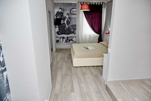Bàn, nôi (giường cho trẻ sơ sinh) miễn phí 
