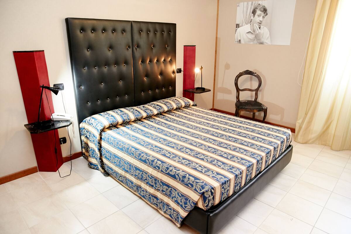 Deluxe Double Room, 1 Queen Bed | Desk, cribs (free), WiFi (free)