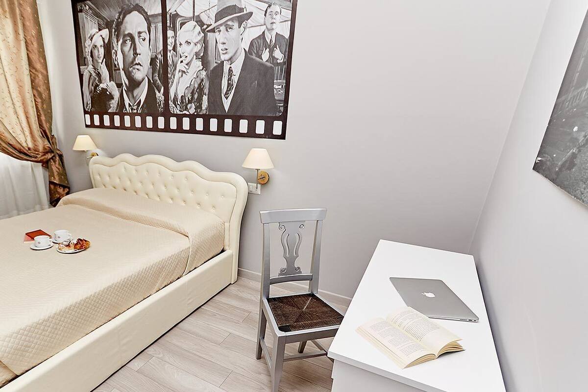 Desk, cribs (free), WiFi (free)