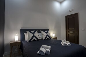 1 bedroom, desk, free WiFi, bed sheets