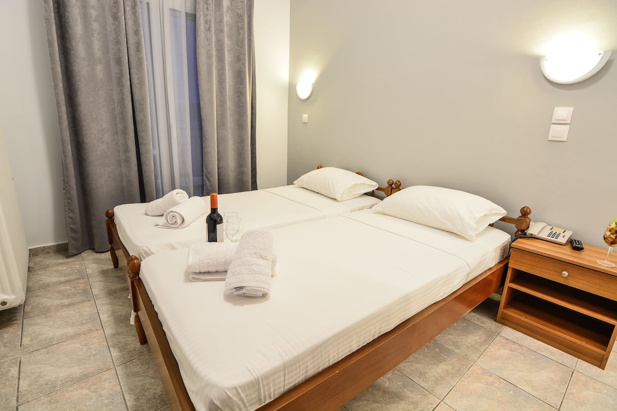 1 bedroom, desk, soundproofing, free wifi