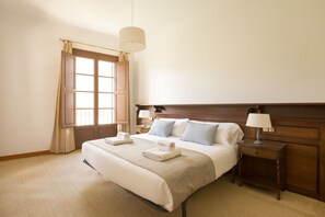 5 habitaciones, tabla de planchar con plancha, wifi y ropa de cama 