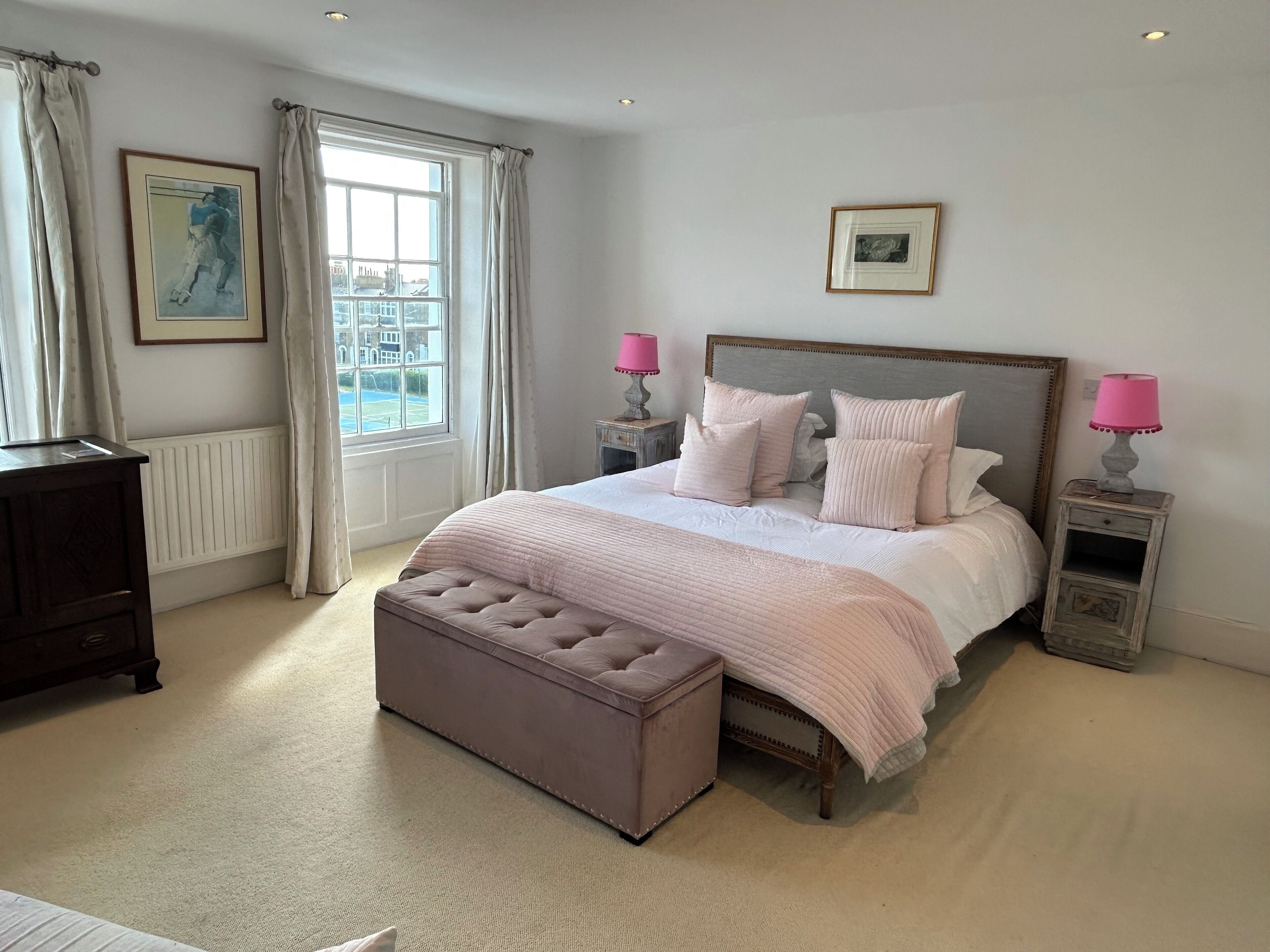 6 makuuhuonetta, silitysrauta/-lauta, vauvan matkasänky, ilmainen Wi-Fi