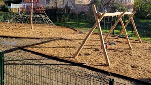 A playground with a climbing structure and swings in a fenced area. - 15mn Cannes, Fréjus, Gîte les Mimosas 2à4pers animals contact the owner (Montauroux)