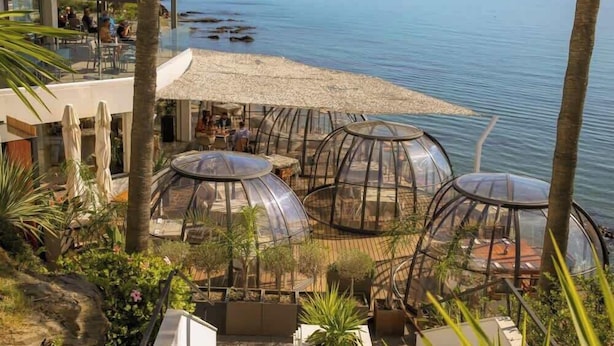 A resort with glass-domed structures overlooking a beach and the sea. - Beachside villa with panoramic sea views (Benalm���dena-Costa)