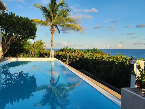 HERVORRAGENDE VILLA MIT SPEKTAKULÄREM MEERBLICK UND PANORAMA-POOL