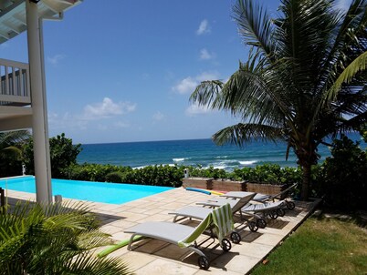 SUPERB VILLA WITH SPECTACULAR OCEAN VIEWS AND PANORAMIC POOL