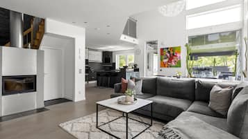 Smart-TV, Kamin, DVD-Player, Tischtennisplatte