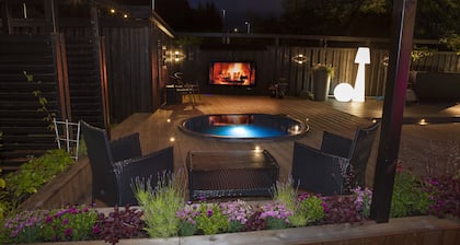 Exklusive Villa mit Pool in der Nähe von Stadt und Natur