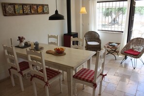 Dining - Trullo in olive grove with amazing view, A/C and private pool – family friendly (Ceglie Messapica)