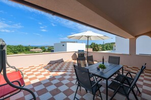 Outdoor dining - Livin Large in Liznjan, Sea view, near Medulin - Apt. 2 (Ližnjan)