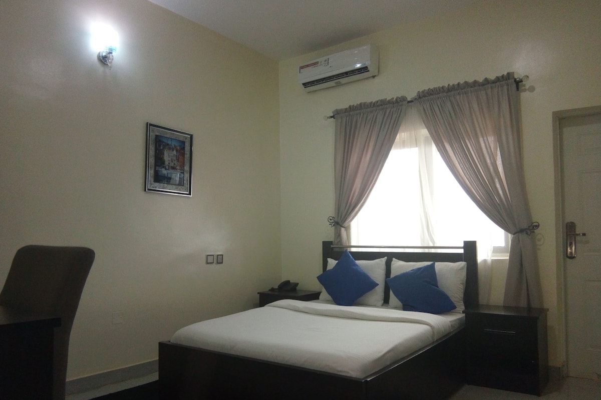 Standard Room | In-room safe, desk, laptop workspace, free WiFi