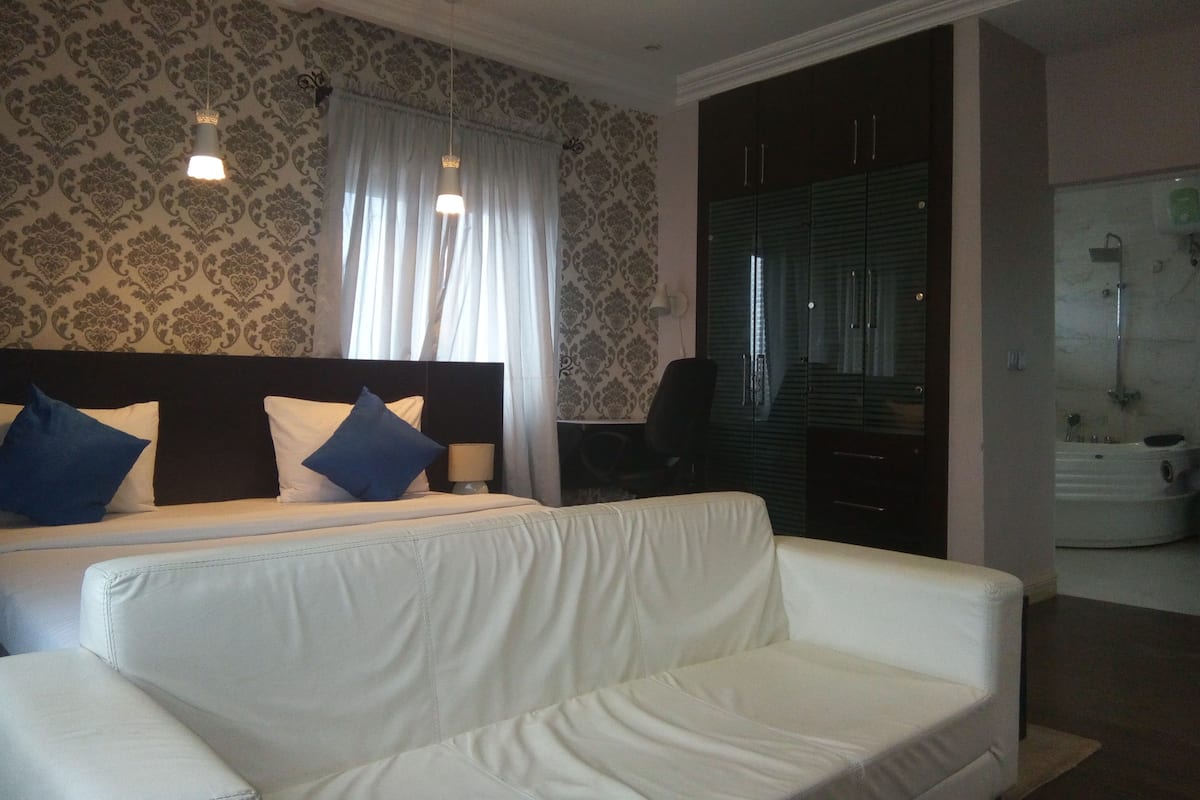 In-room safe, desk, laptop workspace, free WiFi