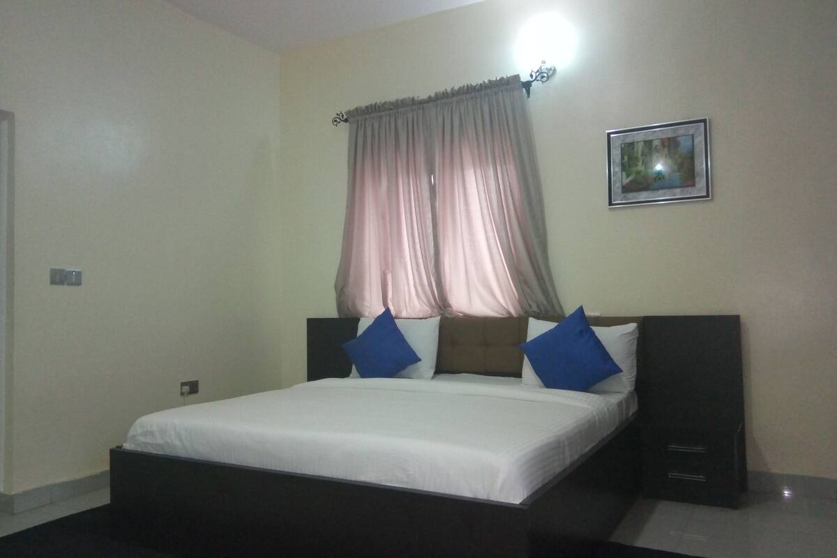 In-room safe, desk, laptop workspace, free WiFi