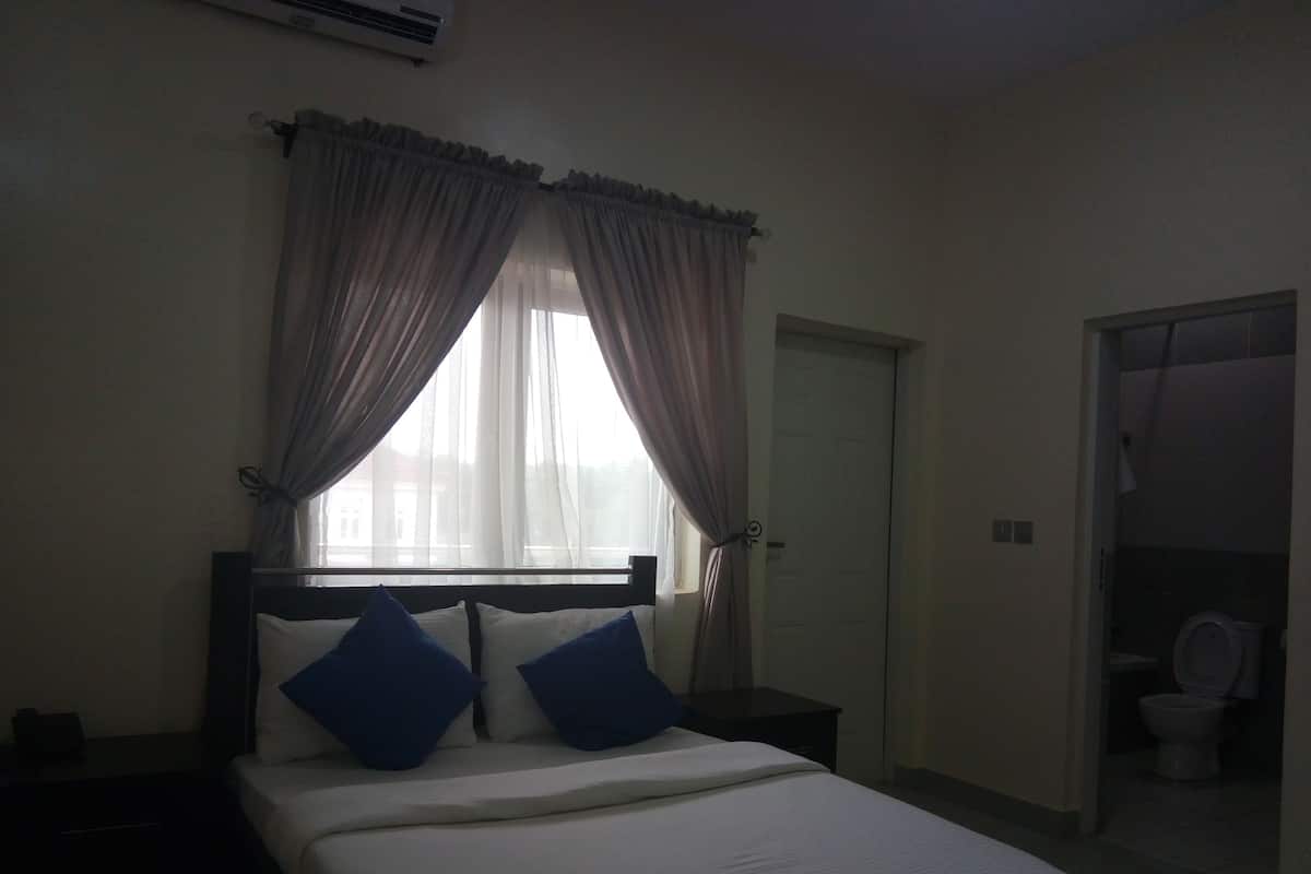 In-room safe, individually decorated, individually furnished, desk