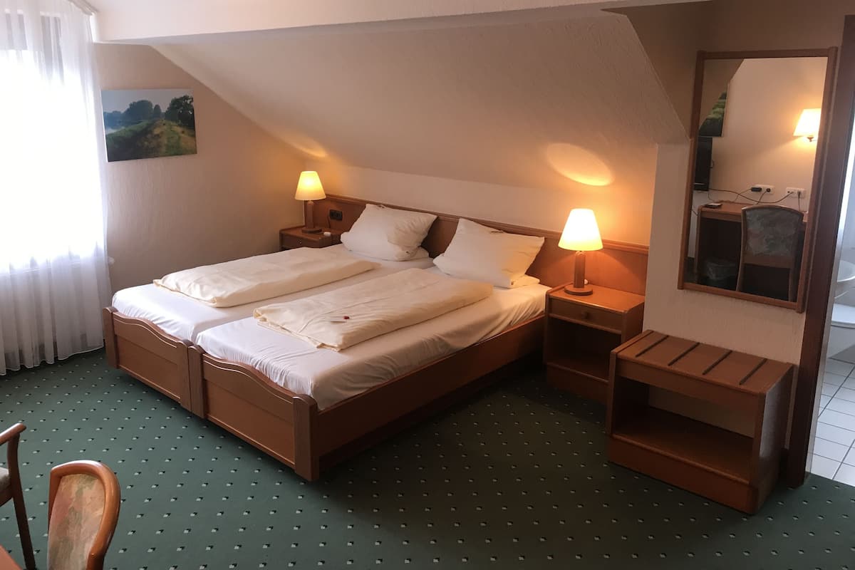 Standaard tweepersoonskamer, voor 1 persoon | Een bureau, gratis babybedden, extra bedden (toeslag), gratis wifi