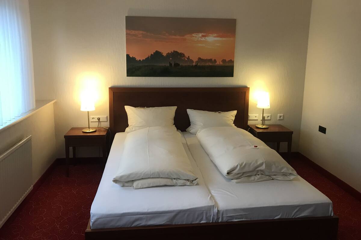 Comfort tweepersoonskamer | Een bureau, gratis babybedden, extra bedden (toeslag), gratis wifi