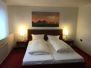 Comfort-Doppelzimmer | Schreibtisch, kostenlose Babybetten, Zustellbetten, kostenloses WLAN