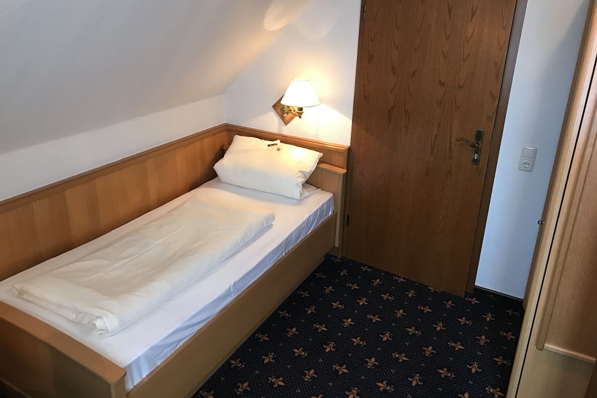 Standaard eenpersoonskamer | Een bureau, gratis babybedden, extra bedden (toeslag), gratis wifi