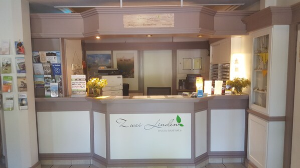 Reception - Hotel Zwei Linden - links der Elbe (Balje)