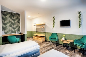 Quarto duplo conforto | Escrivaninha, cortinas blackout, Wi-Fi de cortesia, roupa de cama