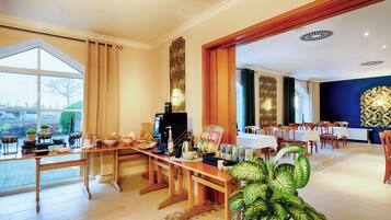 Daily buffet breakfast (EUR 14.90 per person)