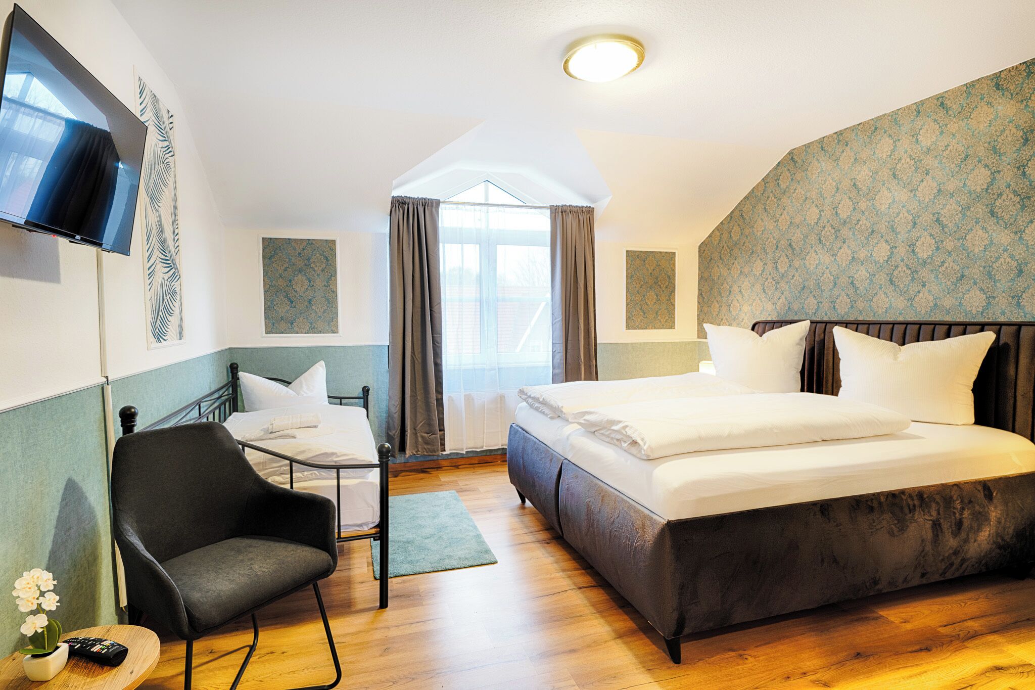 Comfort Double Room, 1 Double Bed, Non Smoking | Desk, blackout drapes, free WiFi, bed sheets