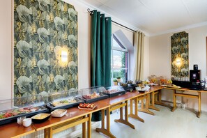 Frukostbuffé varje dag mot avgift