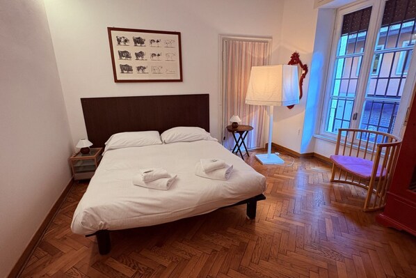 3 slaapkamers, een strijkplank/strijkijzer, wifi, beddengoed