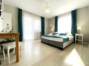 Habitación estándar con 1 cama matrimonial o 2 individuales, 1 habitación, para no fumadores (2) | Escritorio y espacio para trabajar con laptop