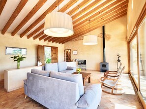 تلفزيون، مدفأة، تنس طاولة