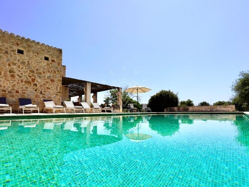 Mallorcan charm with countryside views and pool