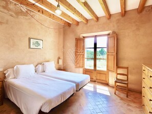 4 Schlafzimmer, Bügeleisen/Bügelbrett, Internetzugang, Bettwäsche