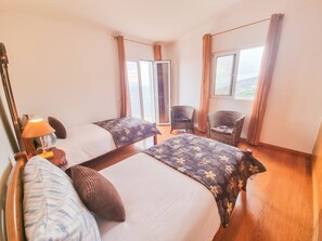 3 室のベッドルーム、アイロン / アイロン台、WiFi、ベッドシーツ