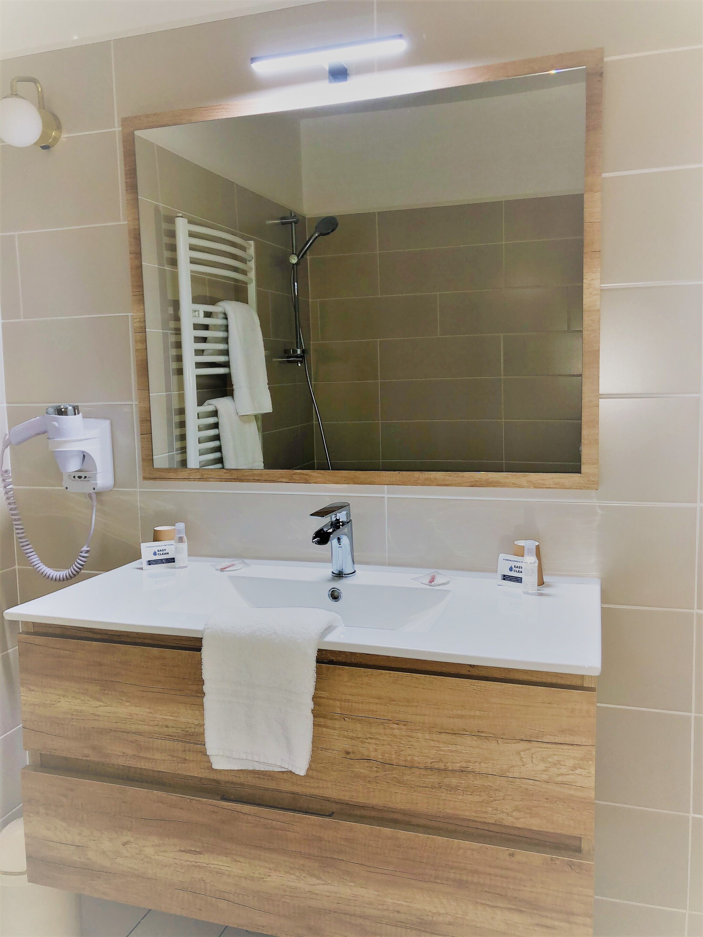 superior triple room, private bathroom | bathroom | free toiletries, hair dryer, towels